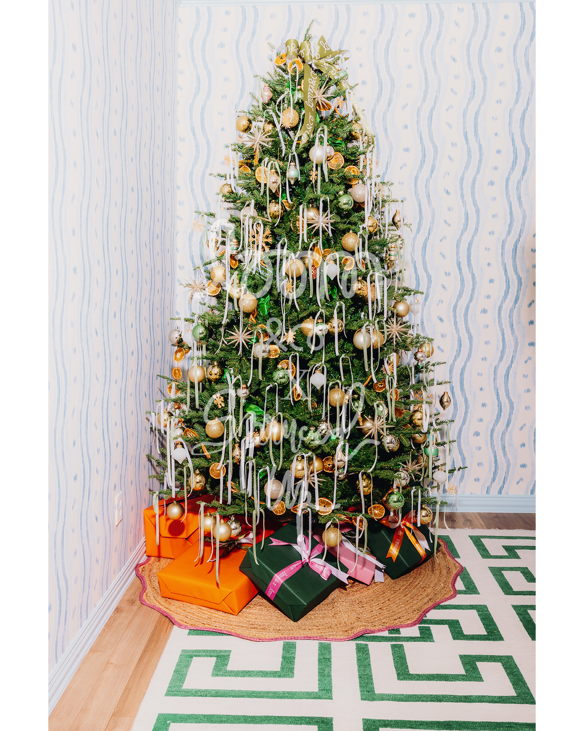 loom & co x spruced up tree skirt | peony